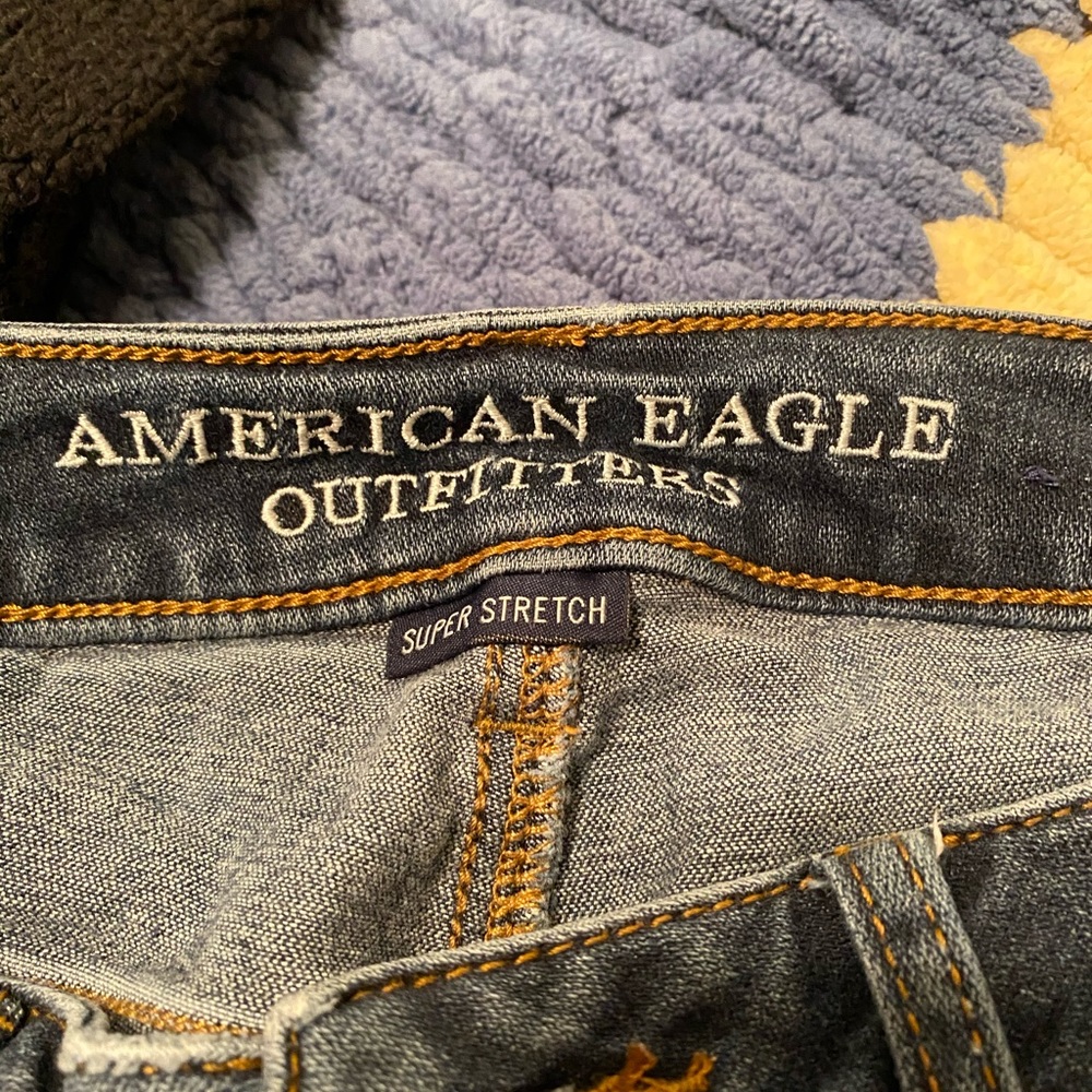 AMERICAN EAGLE RIPPED JEANS - Picture 4 of 7